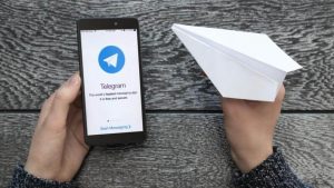 تحديث جديد يتيح نقل محادثات الواتساب إلى تلغرام