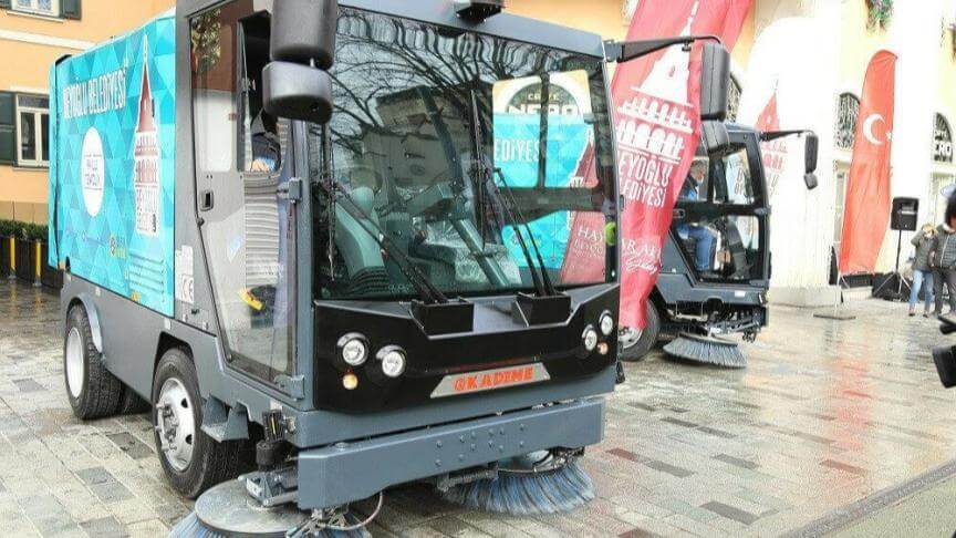 مركبات تنظيف محلية الصنع في بلدية باي اوغلو